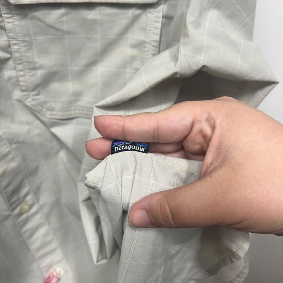 Patagonia Lightweight Long Sleeve Button down Zip Pocket Gray Plaid Size XL - Picture 5 of 9